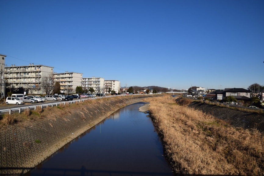 施工前の小鮎川